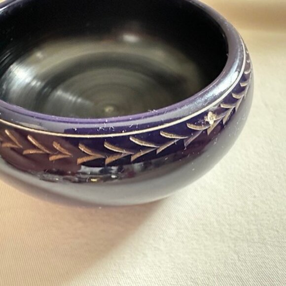 Vintage Lacquerware Container - Picture 5 of 7